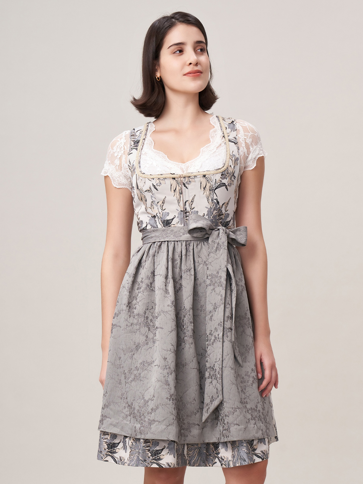 Dirndl Marineblau – zeitlos und elegant