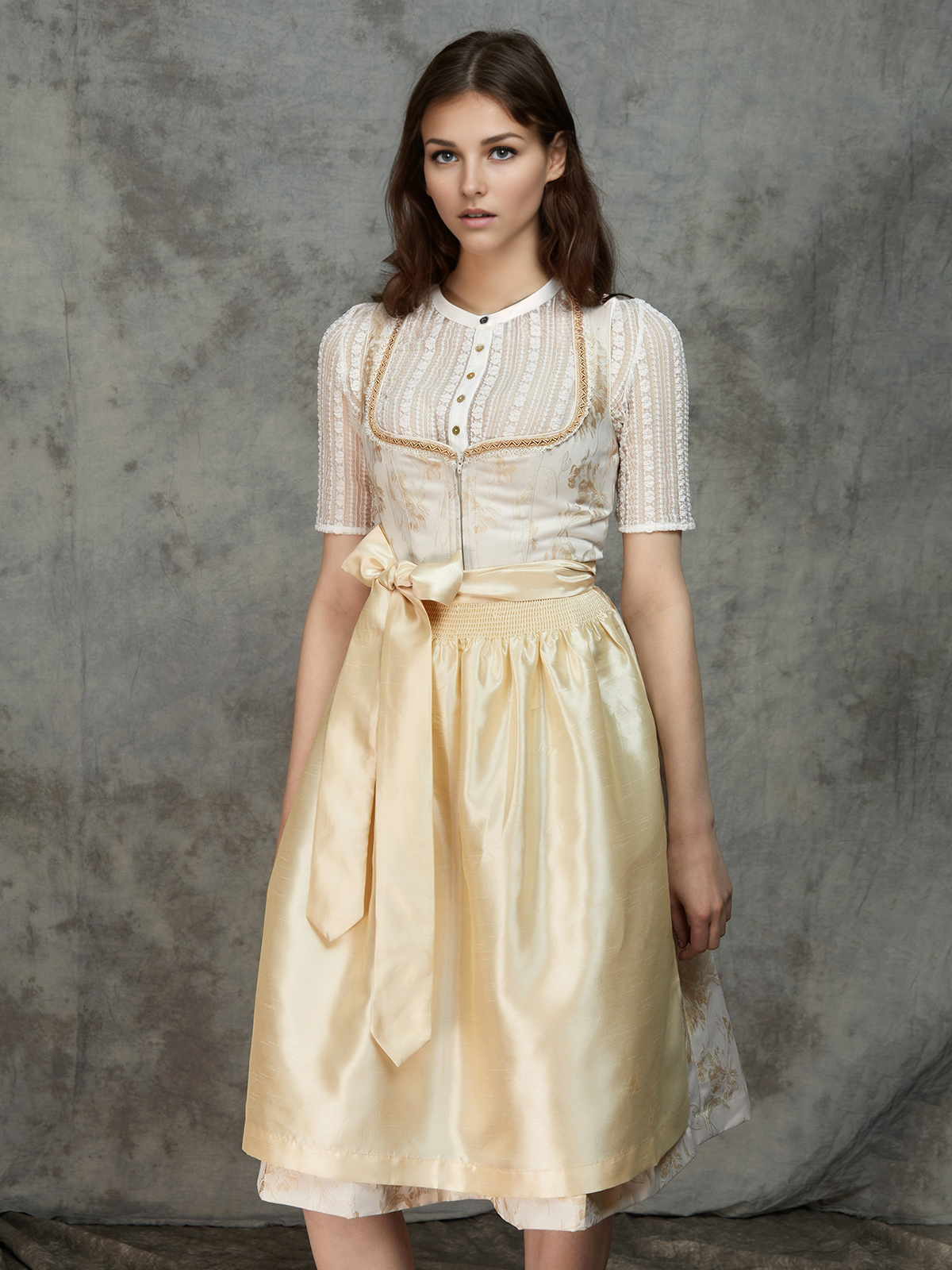 Dirndl in Olivgrün