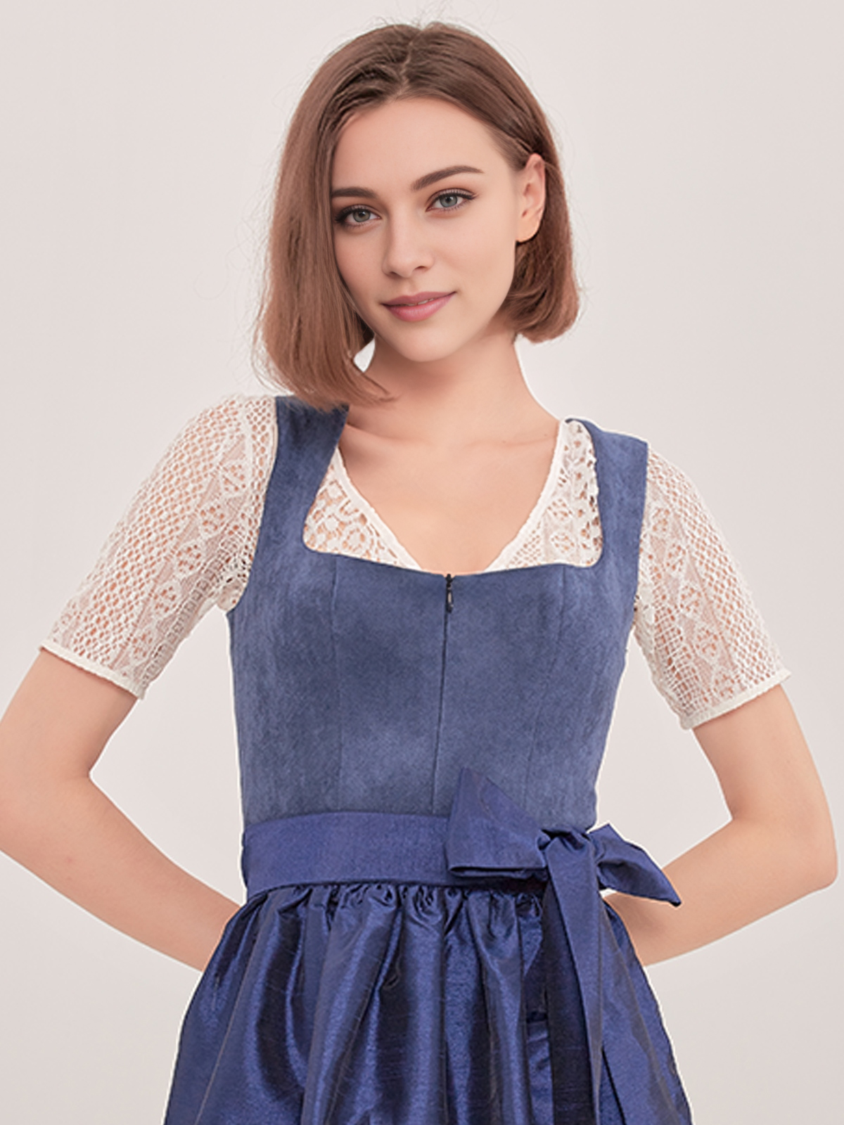 Dirndl in Blau mit Hakenverschluss