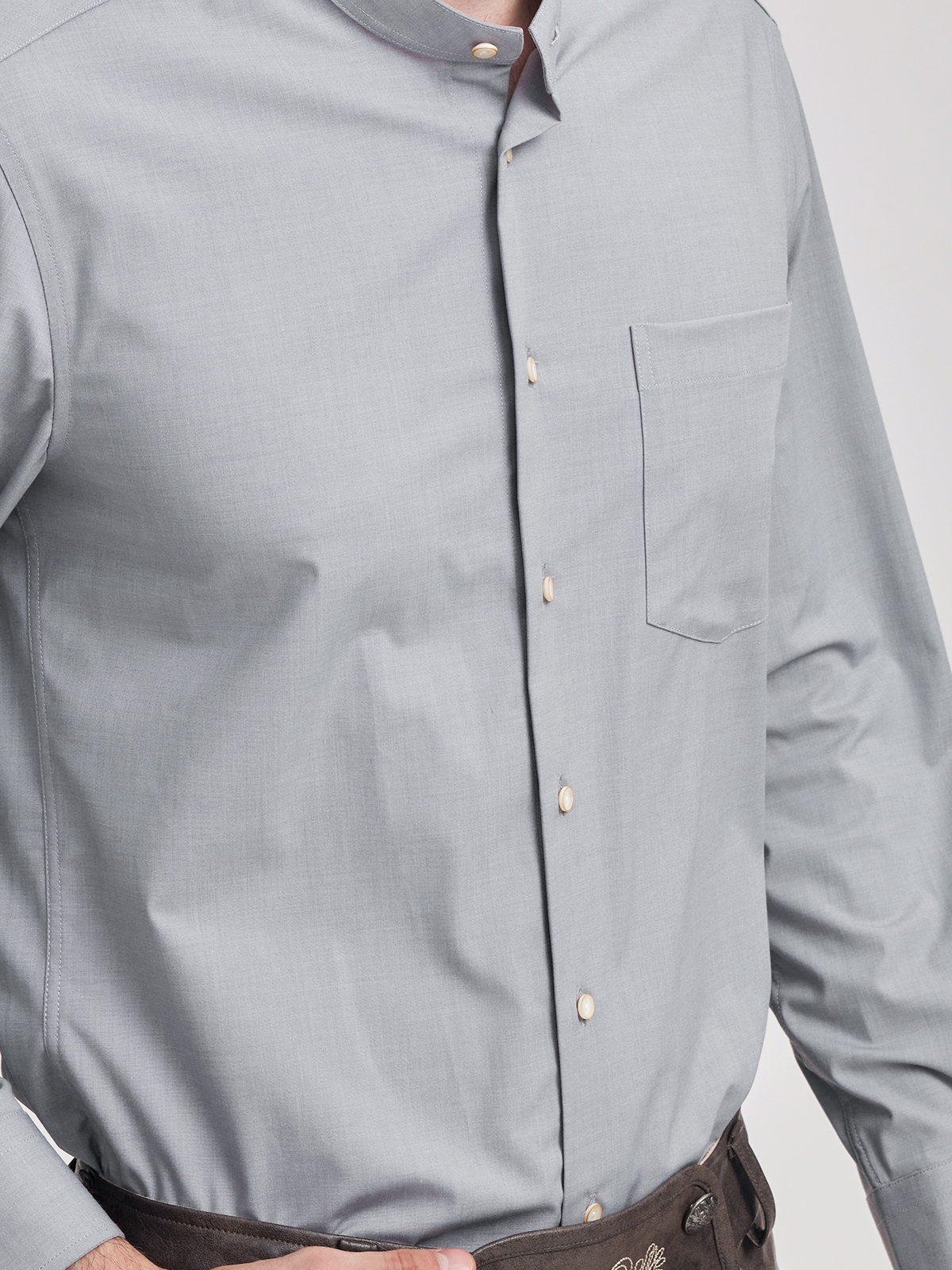 Dirndl.Bluse in Grau – Eleganz mit modernem Twist