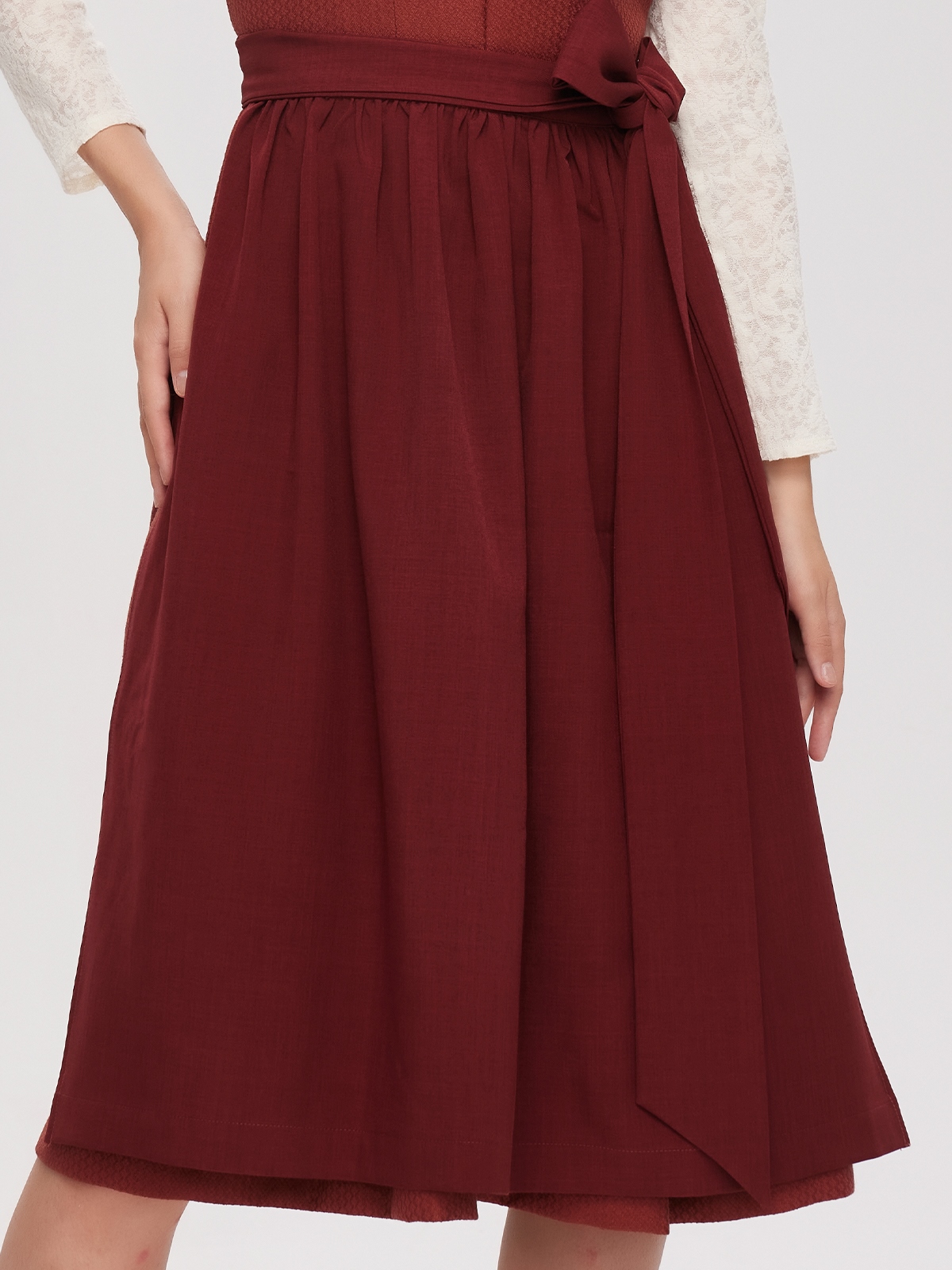 Elegantes rotes Midi Dirndl