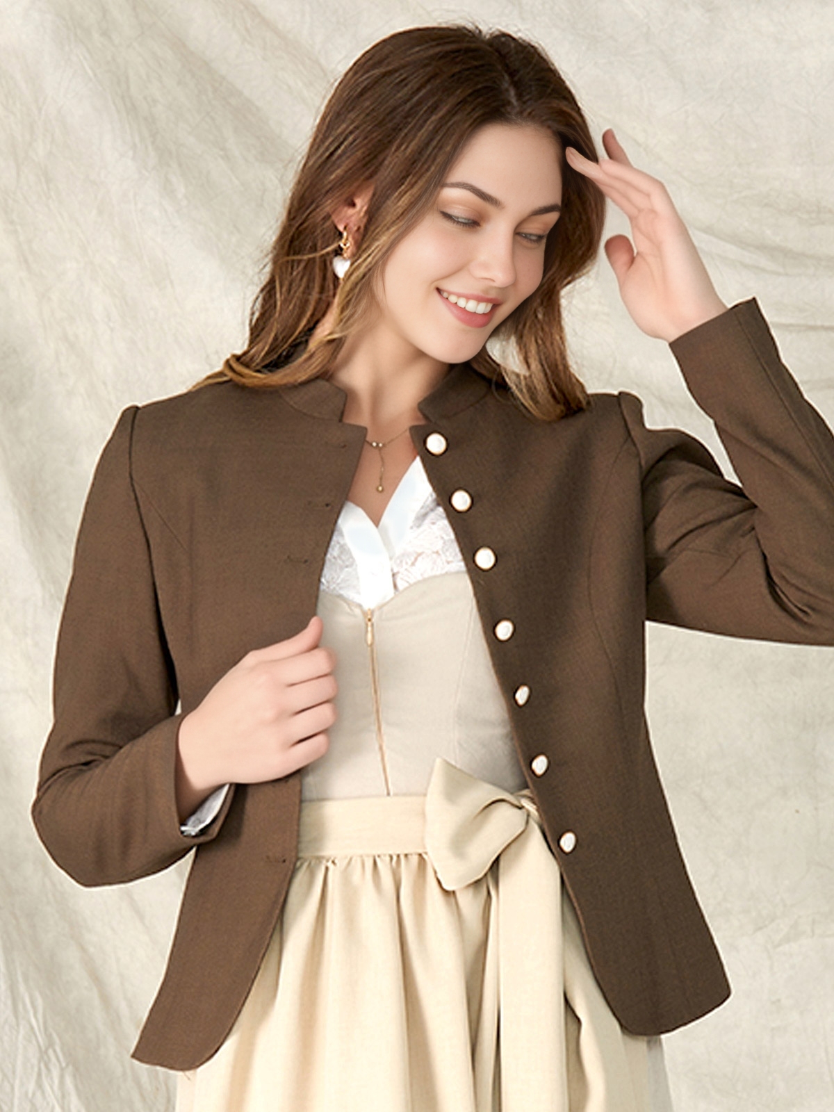 Braunes Ehreer Dirndl mit stilvollem Design