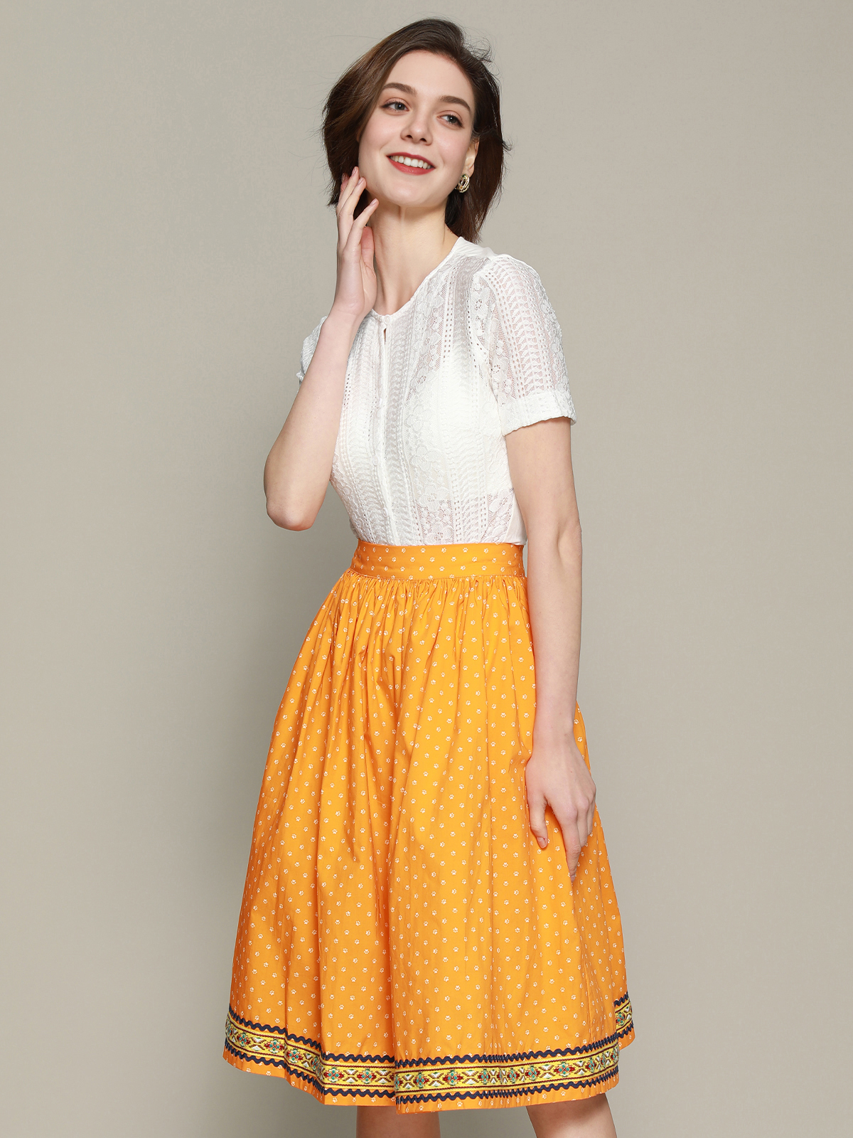 Modernes Dirndl in blau