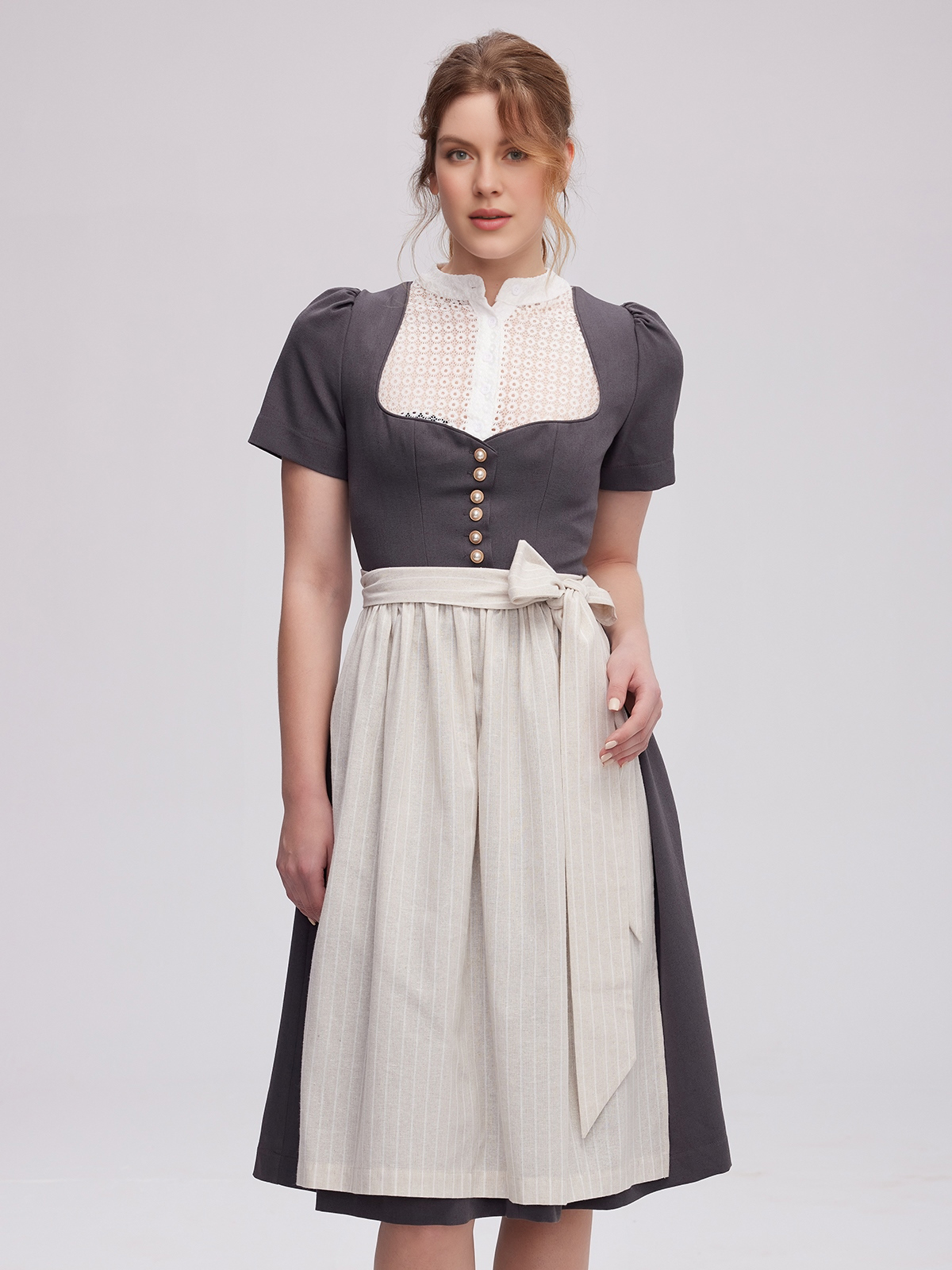 Samt Dirndl Schwarz – Eleganz und Tradition vereint
