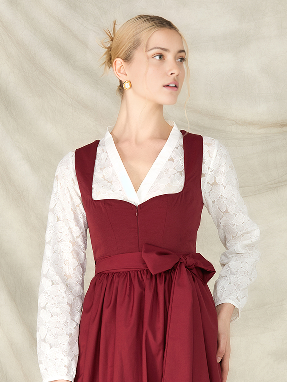 Dirndl mit 70 cm Rocklänge