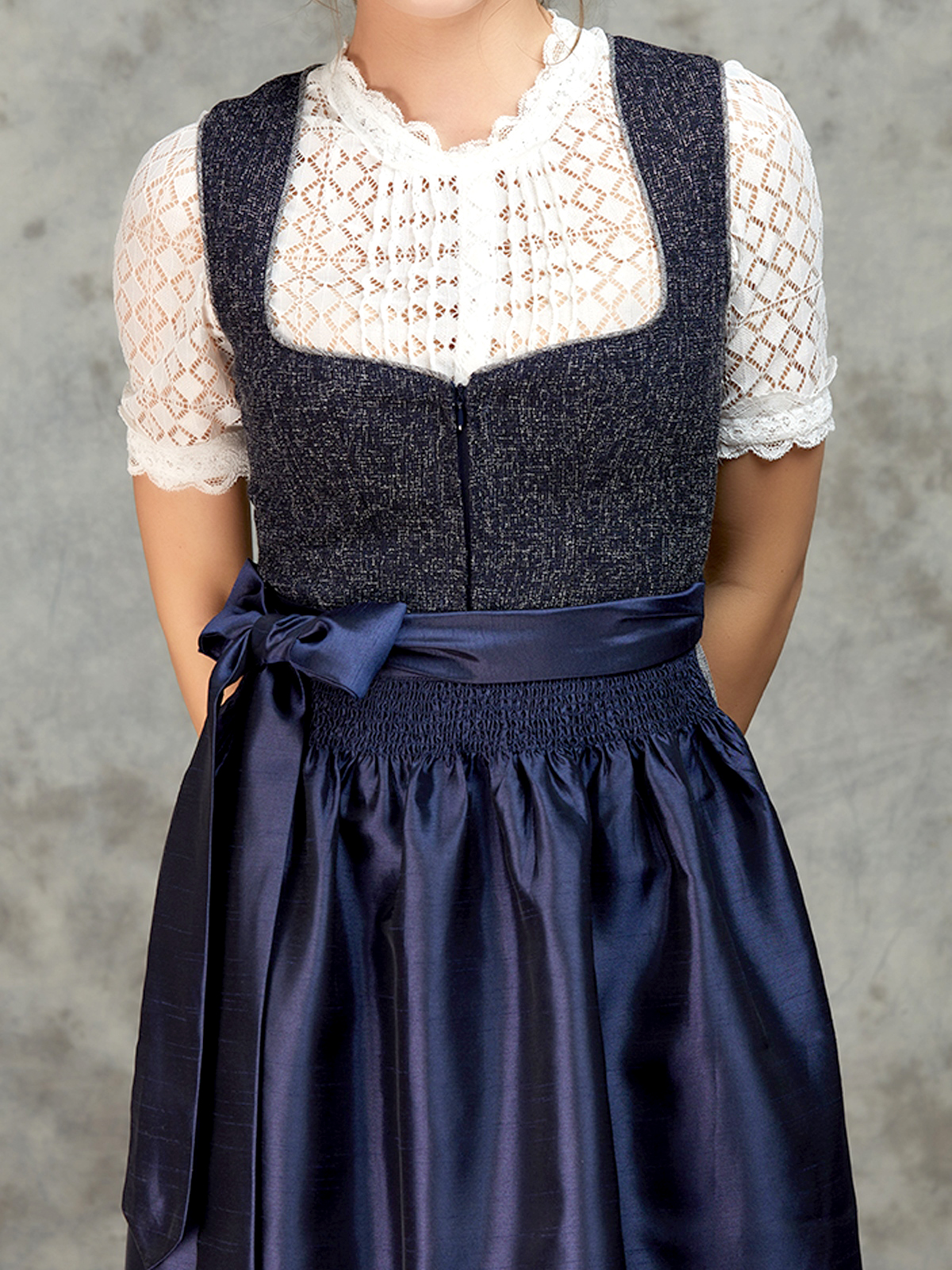 Ehreer Dirndl in Blau