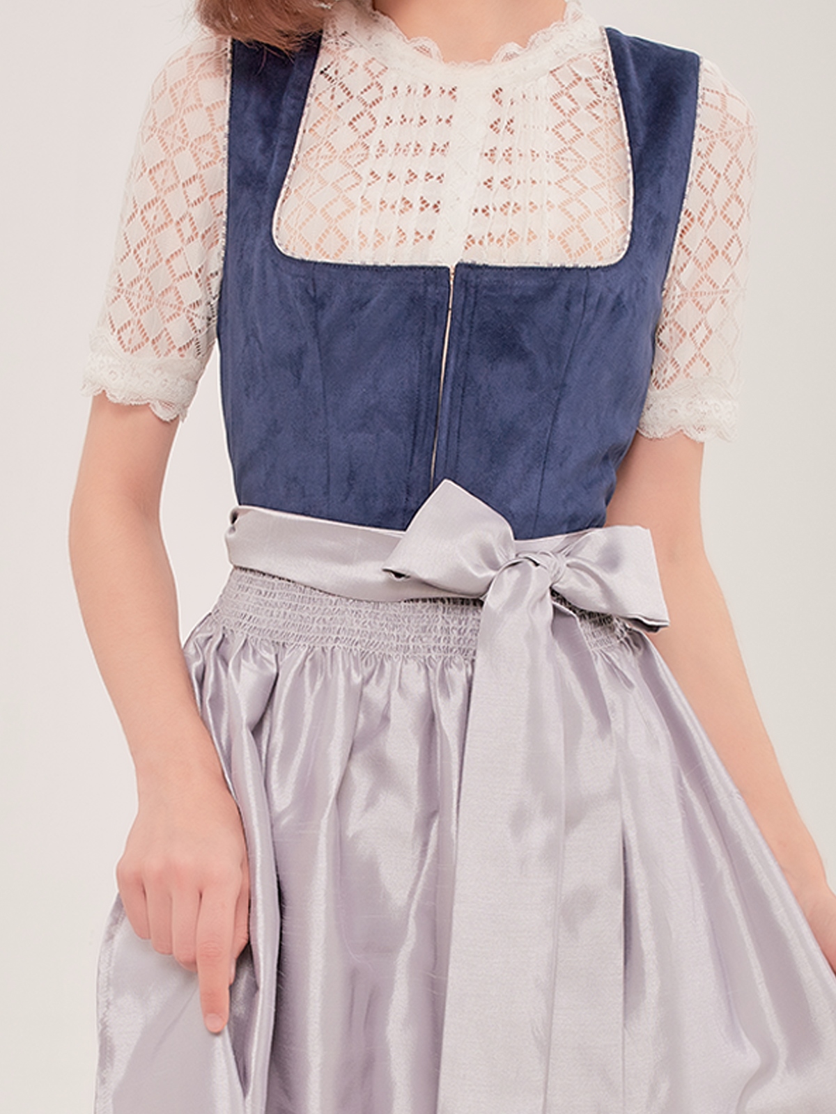 Modernes Dirndl in Blau