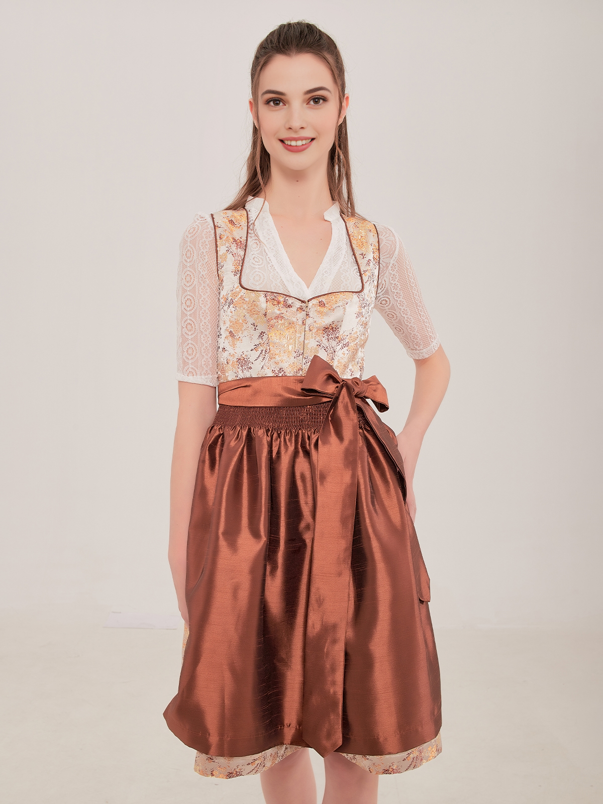 Modernes gelbes Dirndl mit schlanker Silhouette