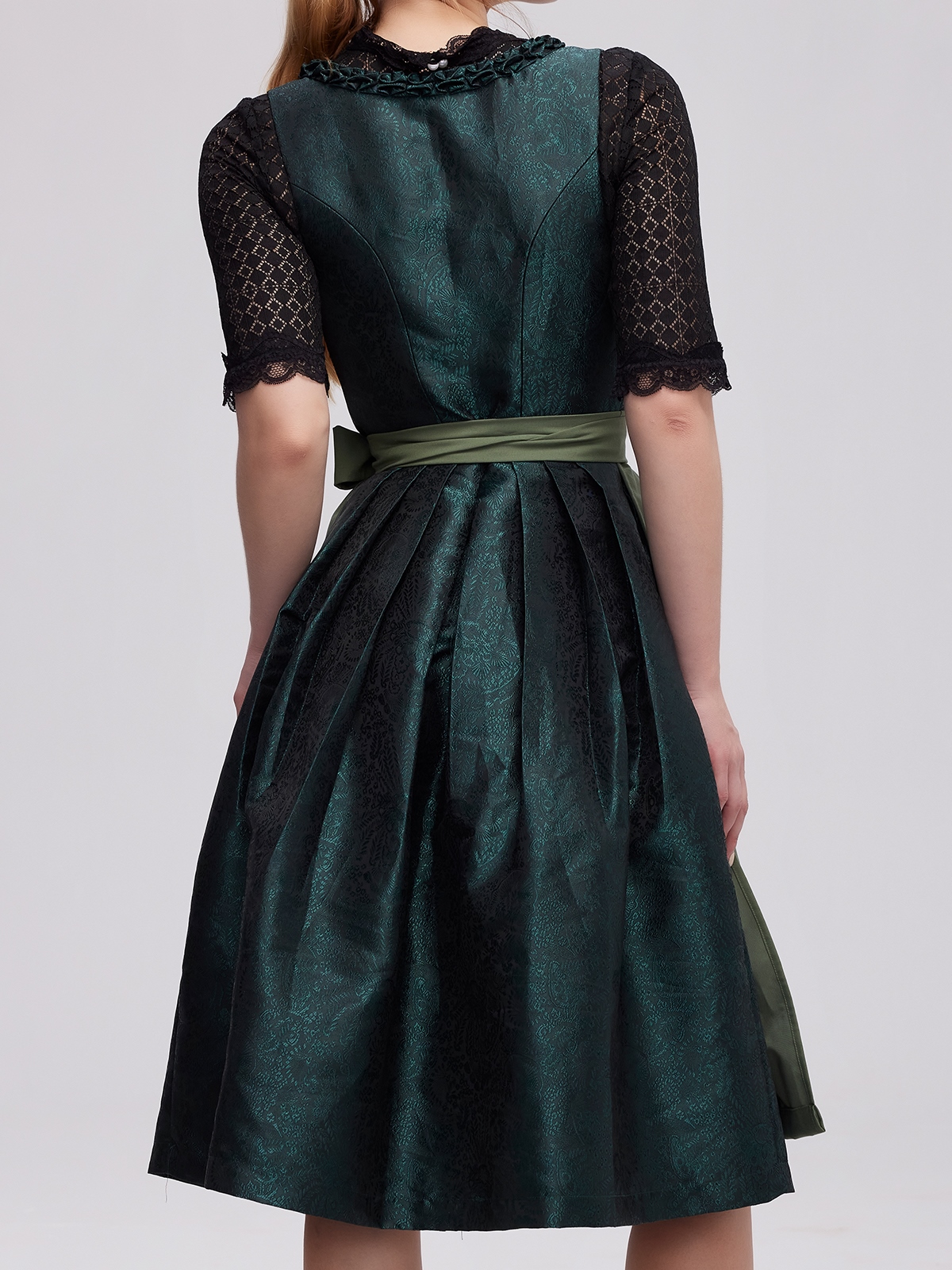 Elegantes grünes Dirndl mit schlichtem Schnitt