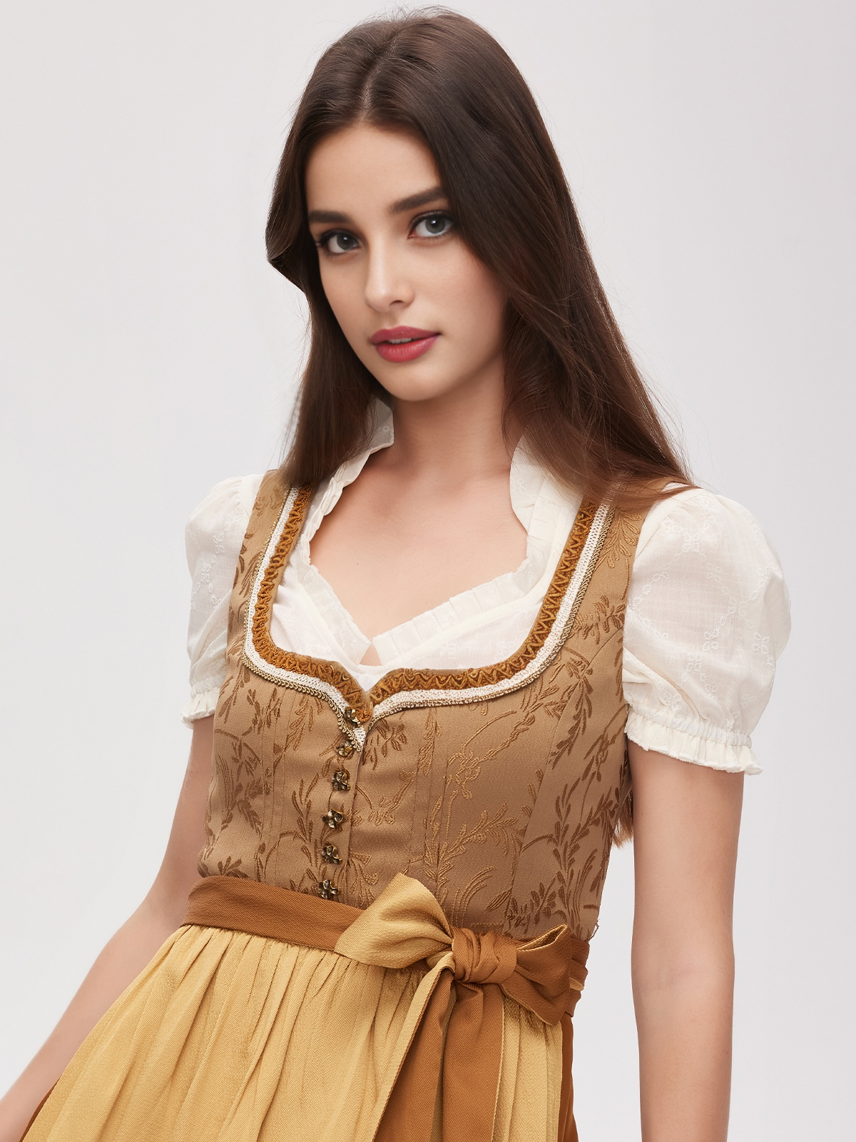 Ehreer Dirndl in Gelb – frisch und fröhlich