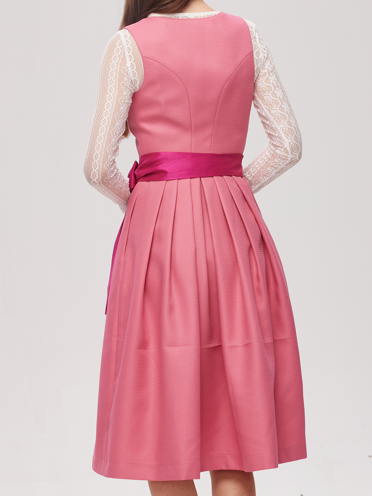 Blaues Dirndl mit pinken Akzenten