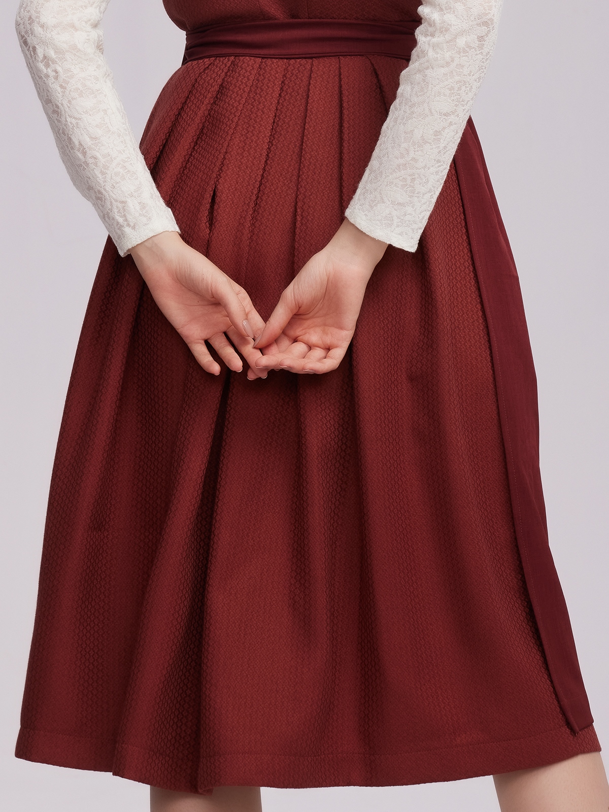 Flieder Dirndl in eleganter Ausführung