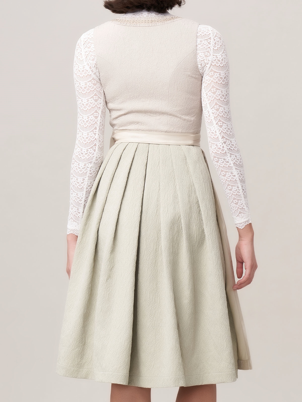 Modernes Dirndl in Beige