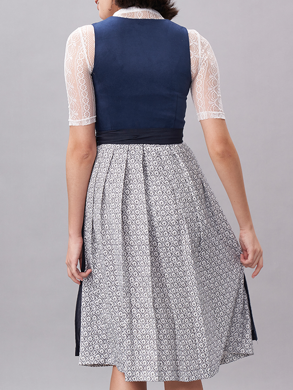 Modernes Dirndl in Blau