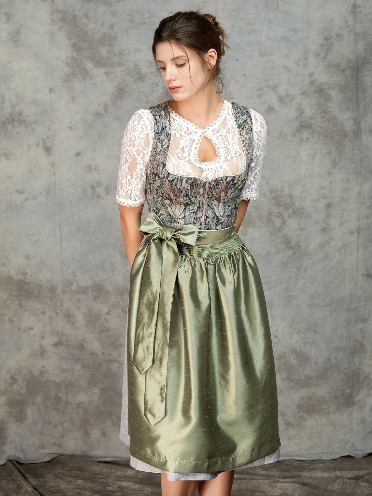 Blaues Dirndl – Eleganz und Tradition