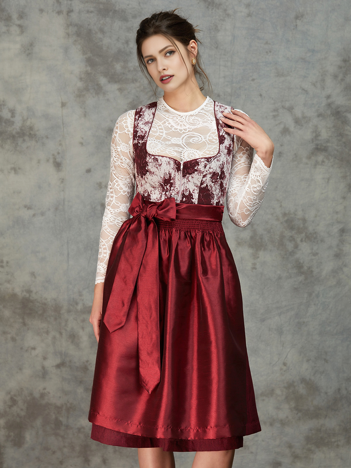 Dirndl in Rot – ein klassischer Blickfang