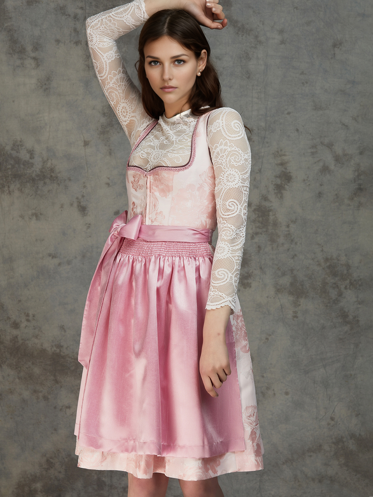 Dirndl in Blau mit floralen Details