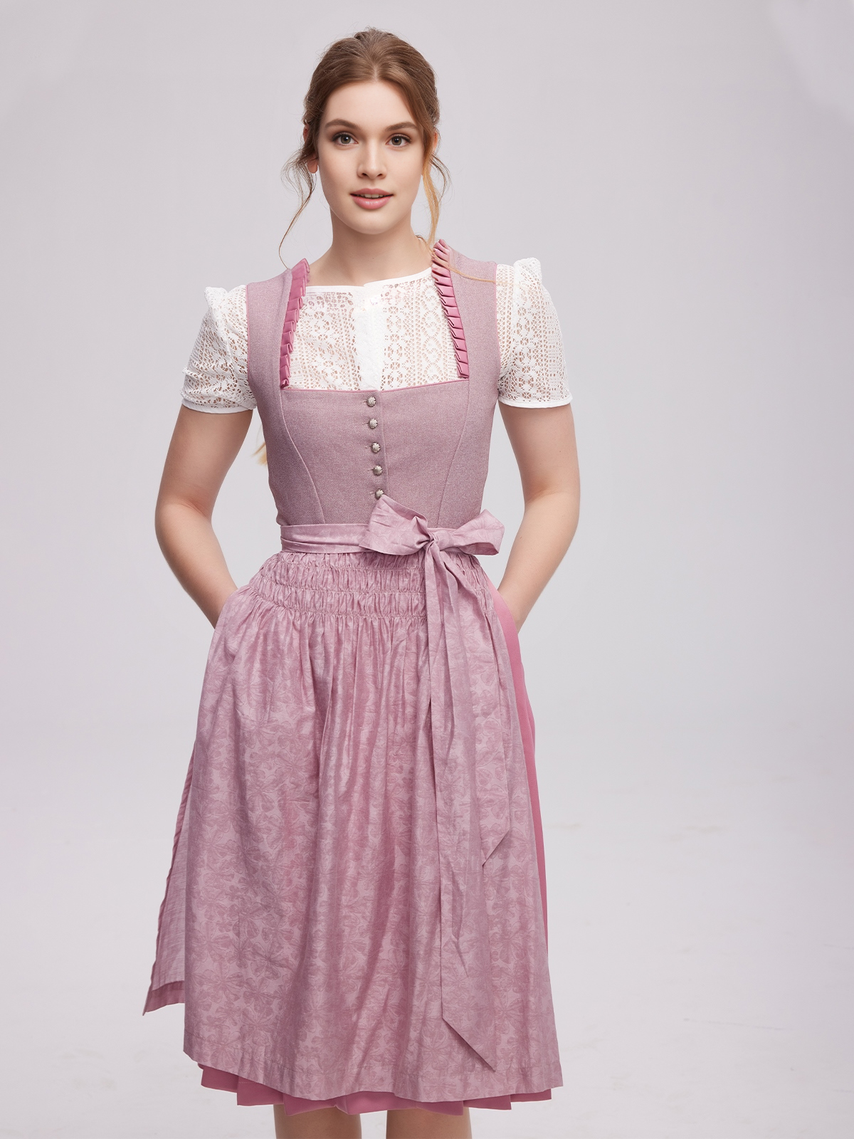 Schwarzes Dirndl Krüger mit modernem Design