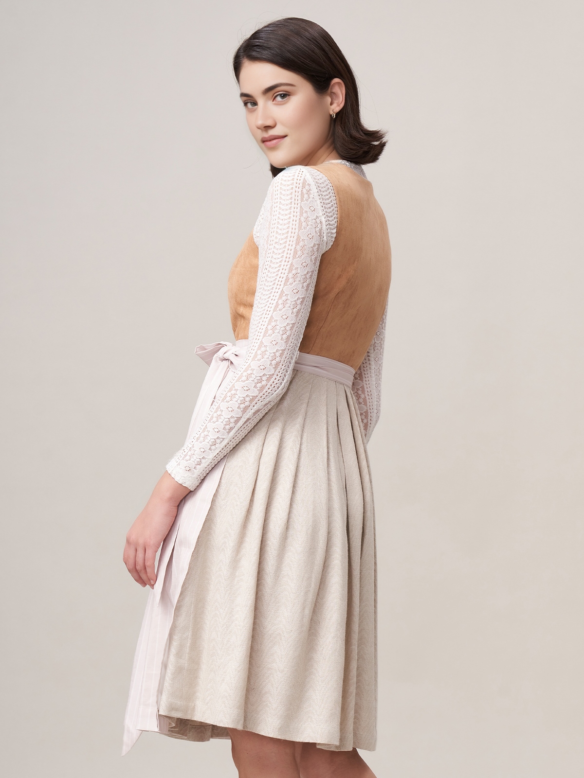 Dirndl Blau Rosa – Eleganz in zarten Tönen