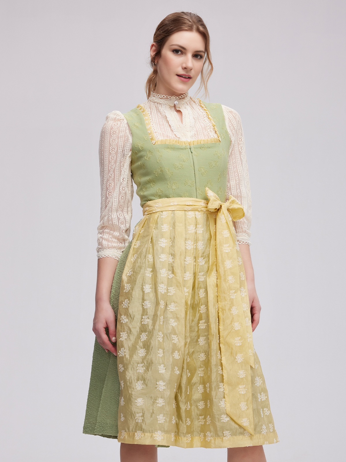 Dirndl in Grün mit Schürze