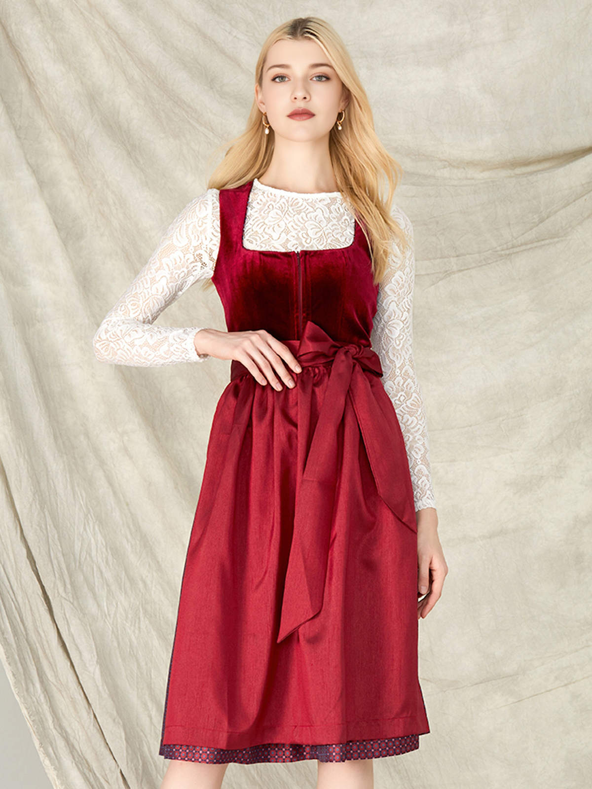 Moderne Dirndl-Kleider in Rot