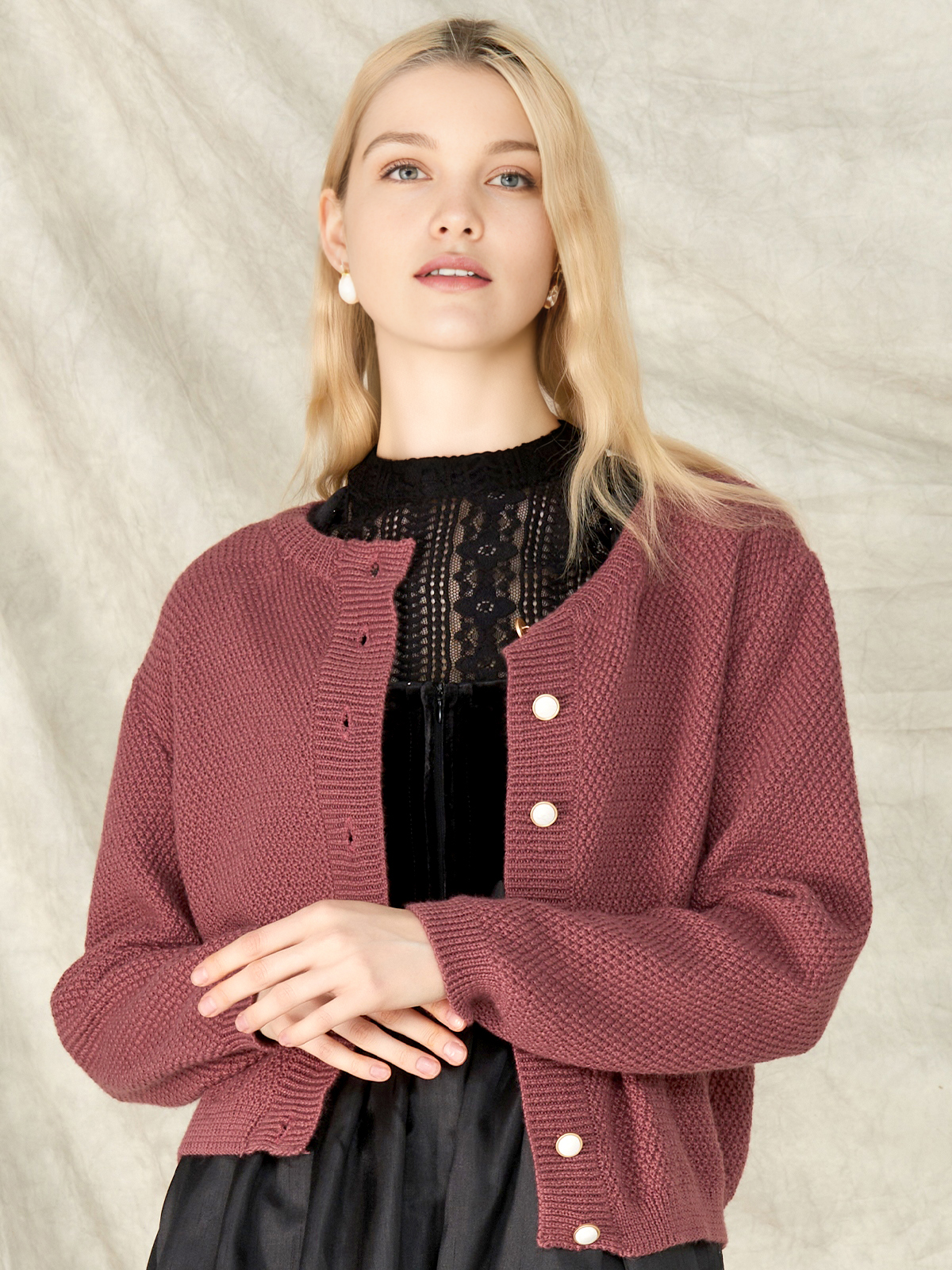 Modernes Dirndl in Lila mit schmeichelndem Schnitt