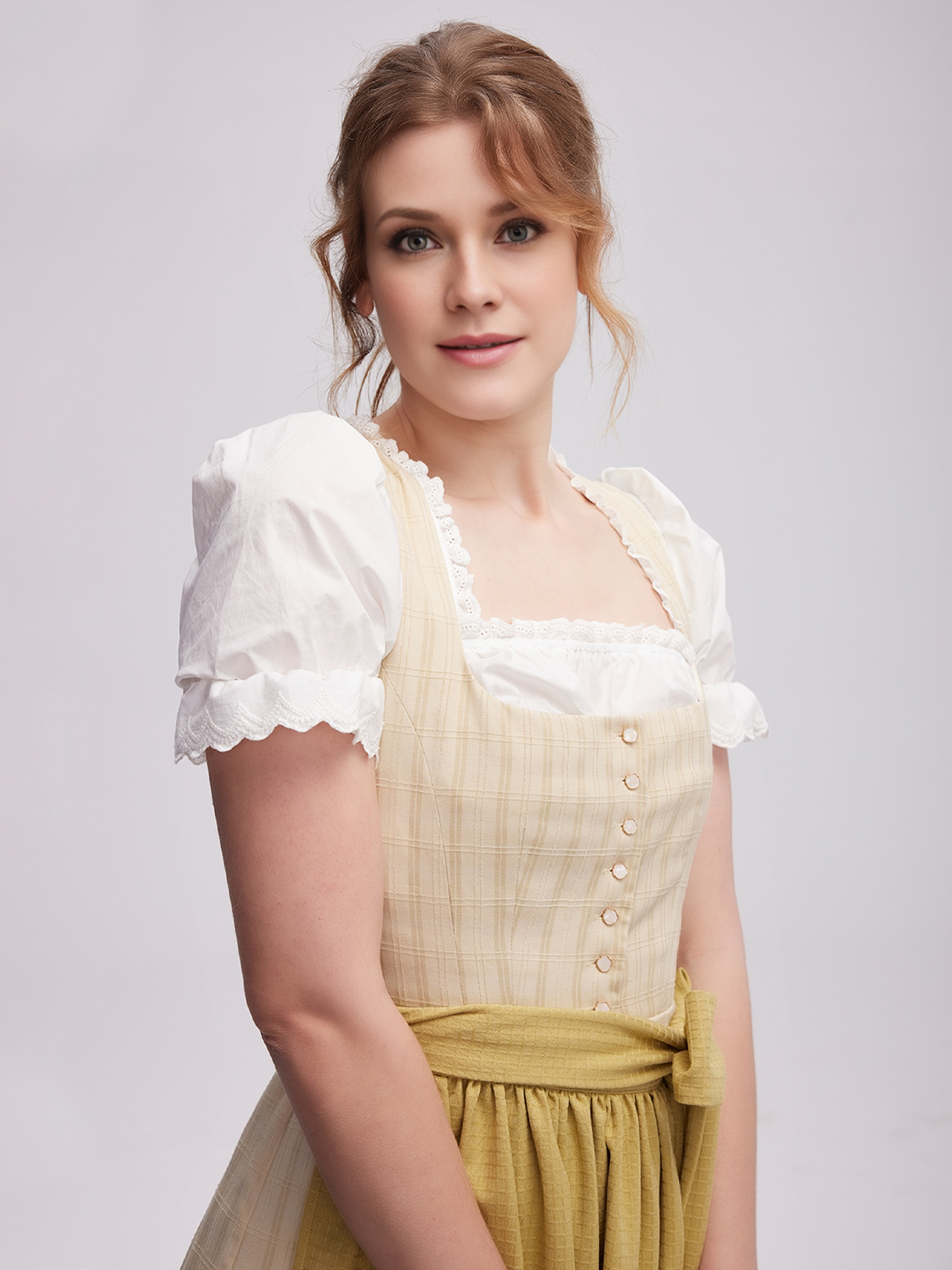 Modernes Dirndl mit Ärmel in Grün