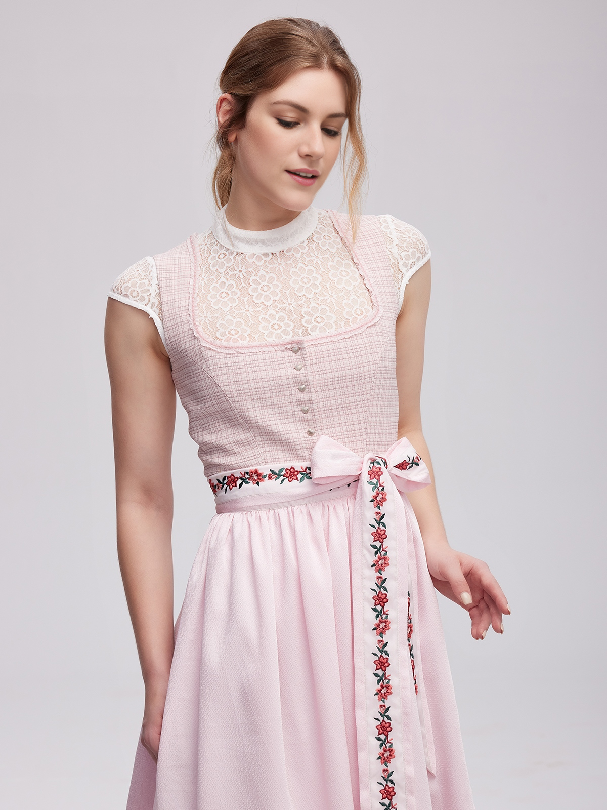 Dirndl in Rosa – stilvoll und feminin