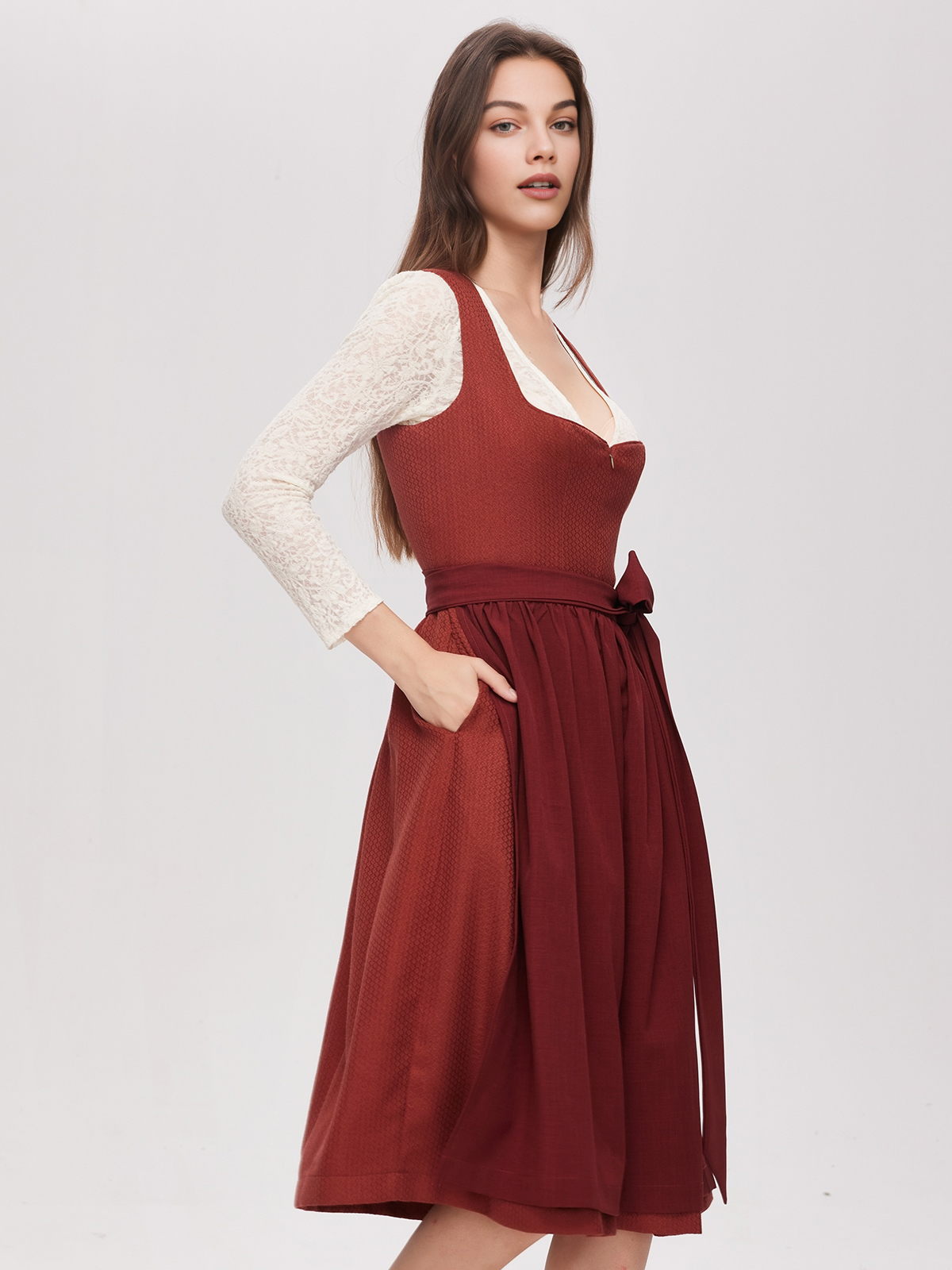 Dirndl samt rot – stilvolle Eleganz für jeden Anlass