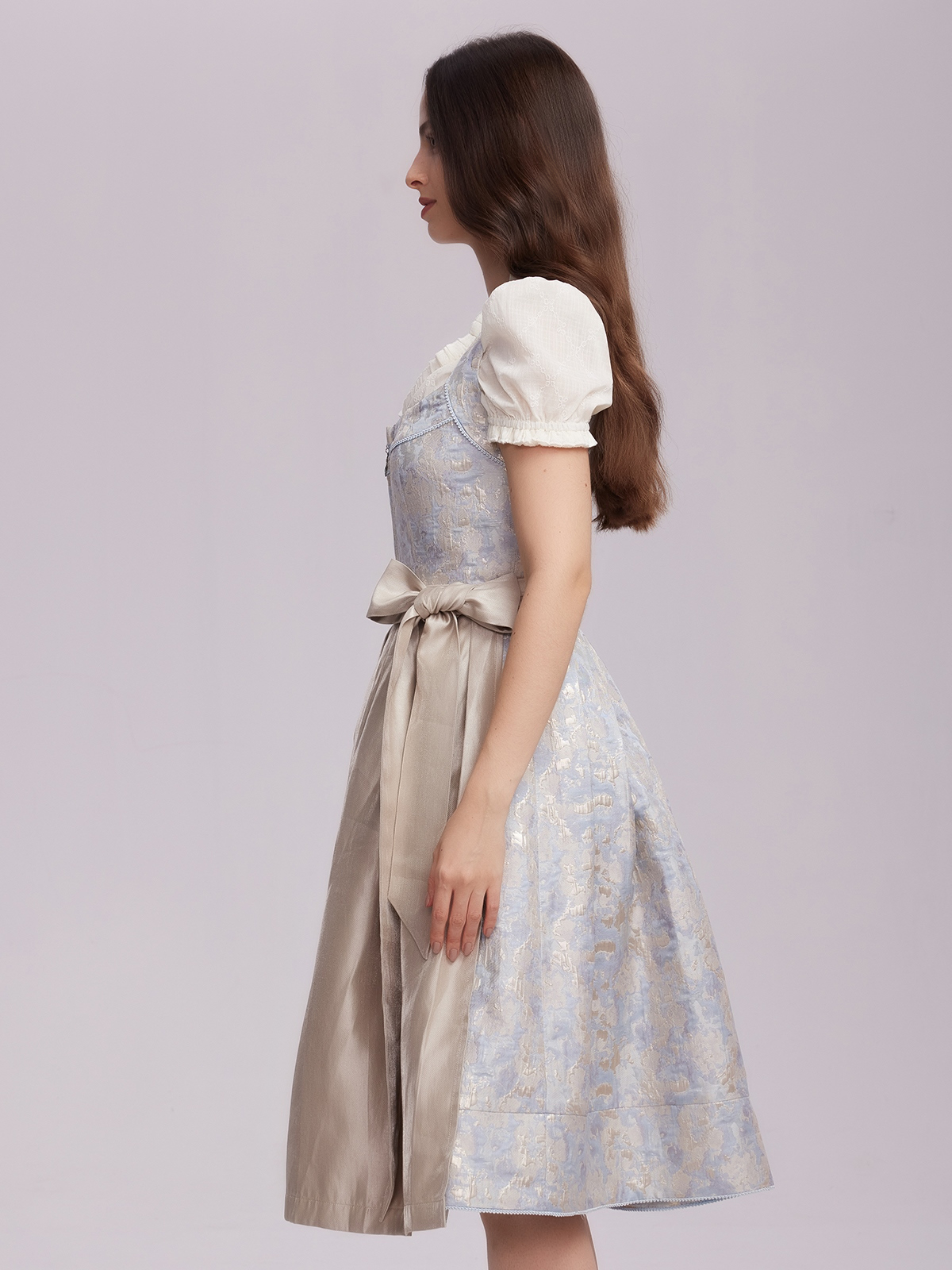 Dirndl in Blau – ein zeitloser Klassiker