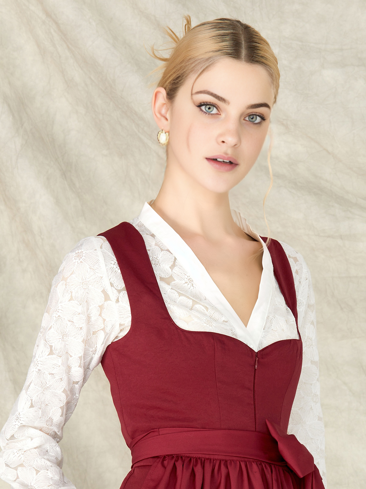 Dirndl in Rot – ein zeitloser Klassiker