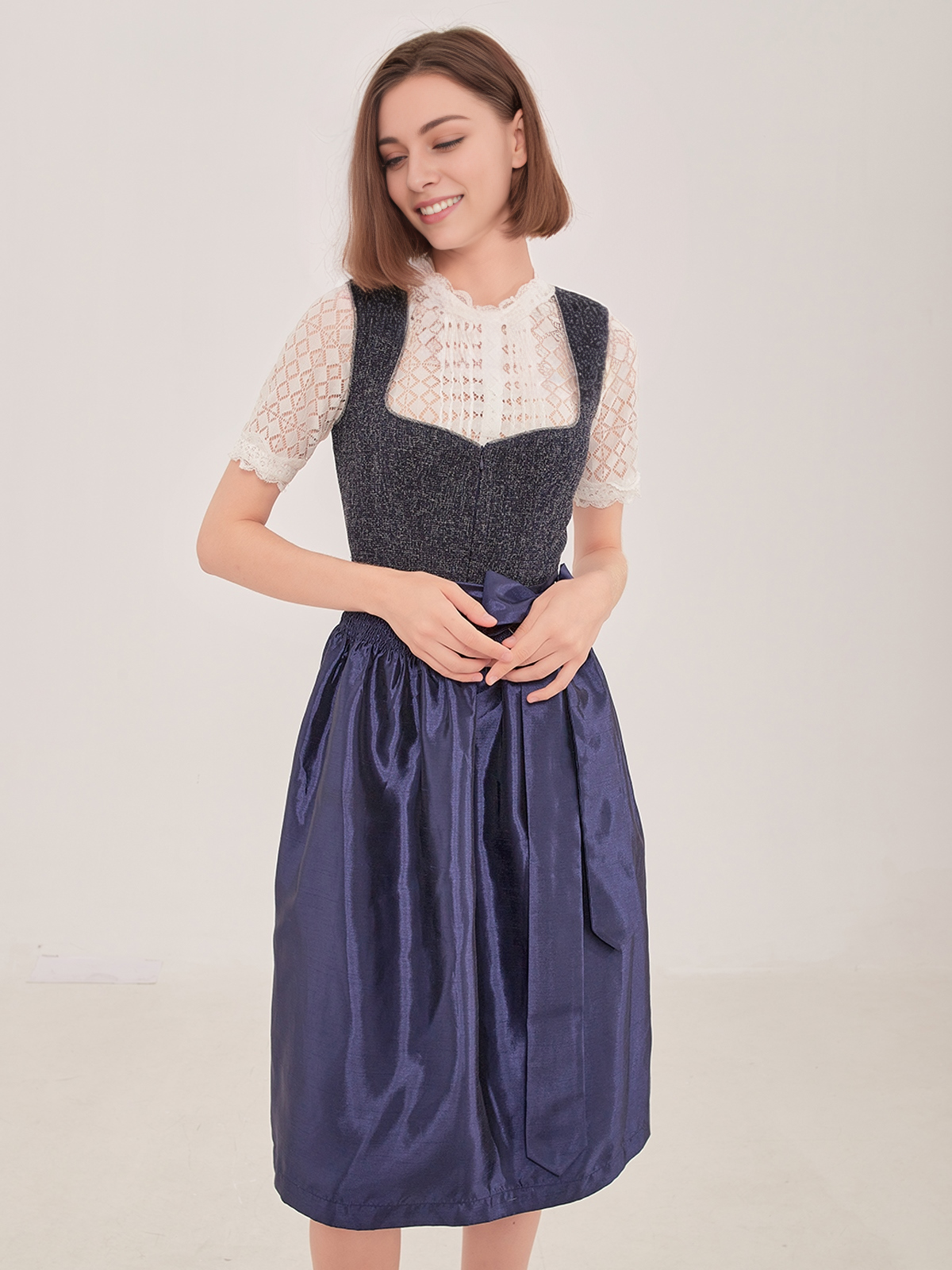 Dirndl mit blauem Muster