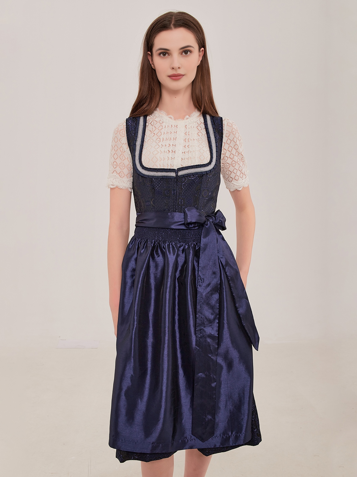Modernes Dirndl in Blau