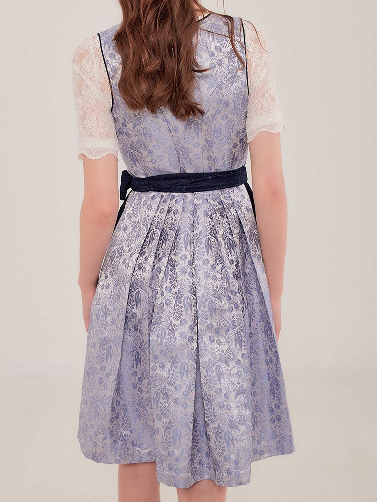 Dirndl Blau Weiß – zeitlos und elegant