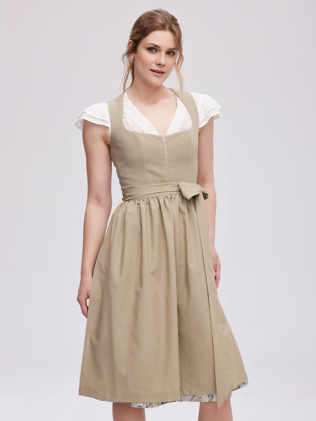 Modernes Dirndl in Grün