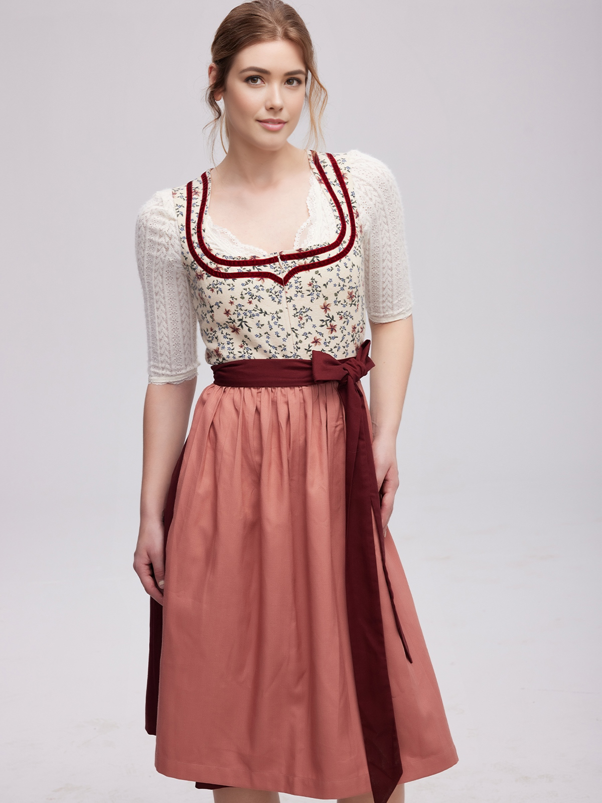 Dirndl Rot – feminin und stilvoll