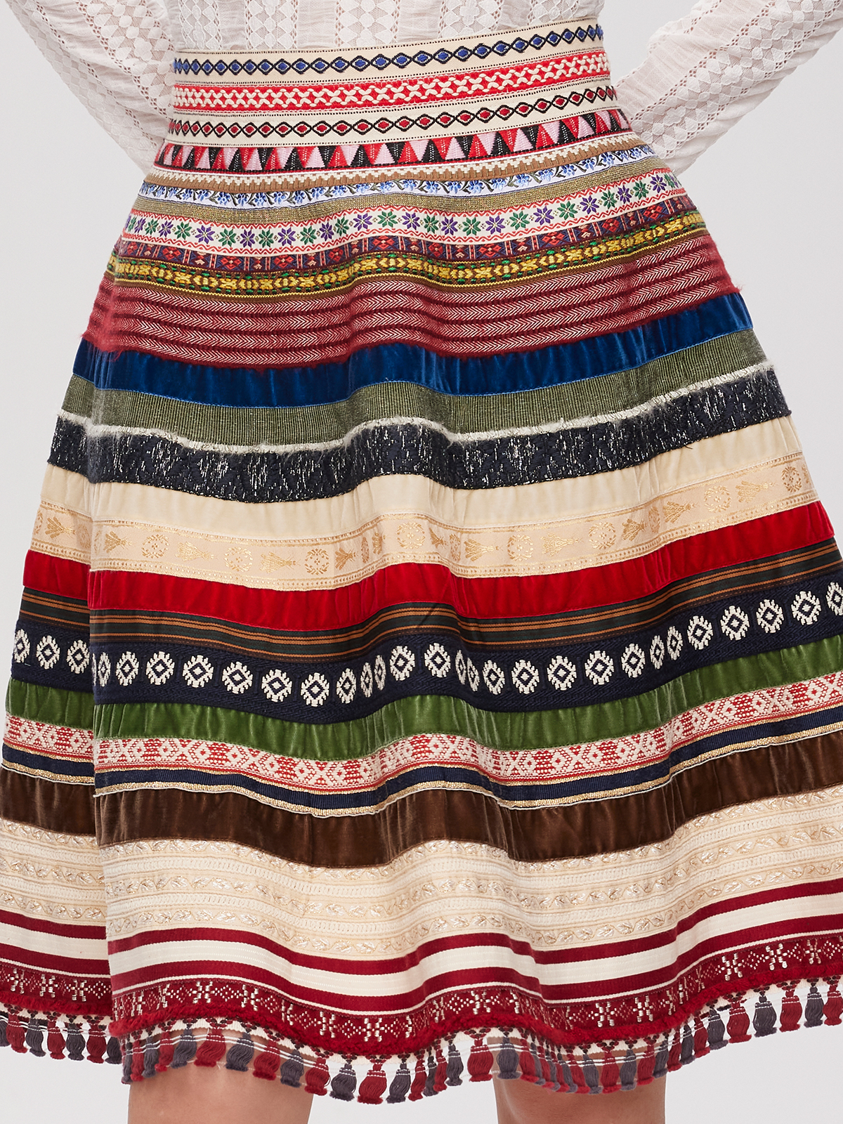 Modernes Dirndl in Rot mit schlankem Schnitt