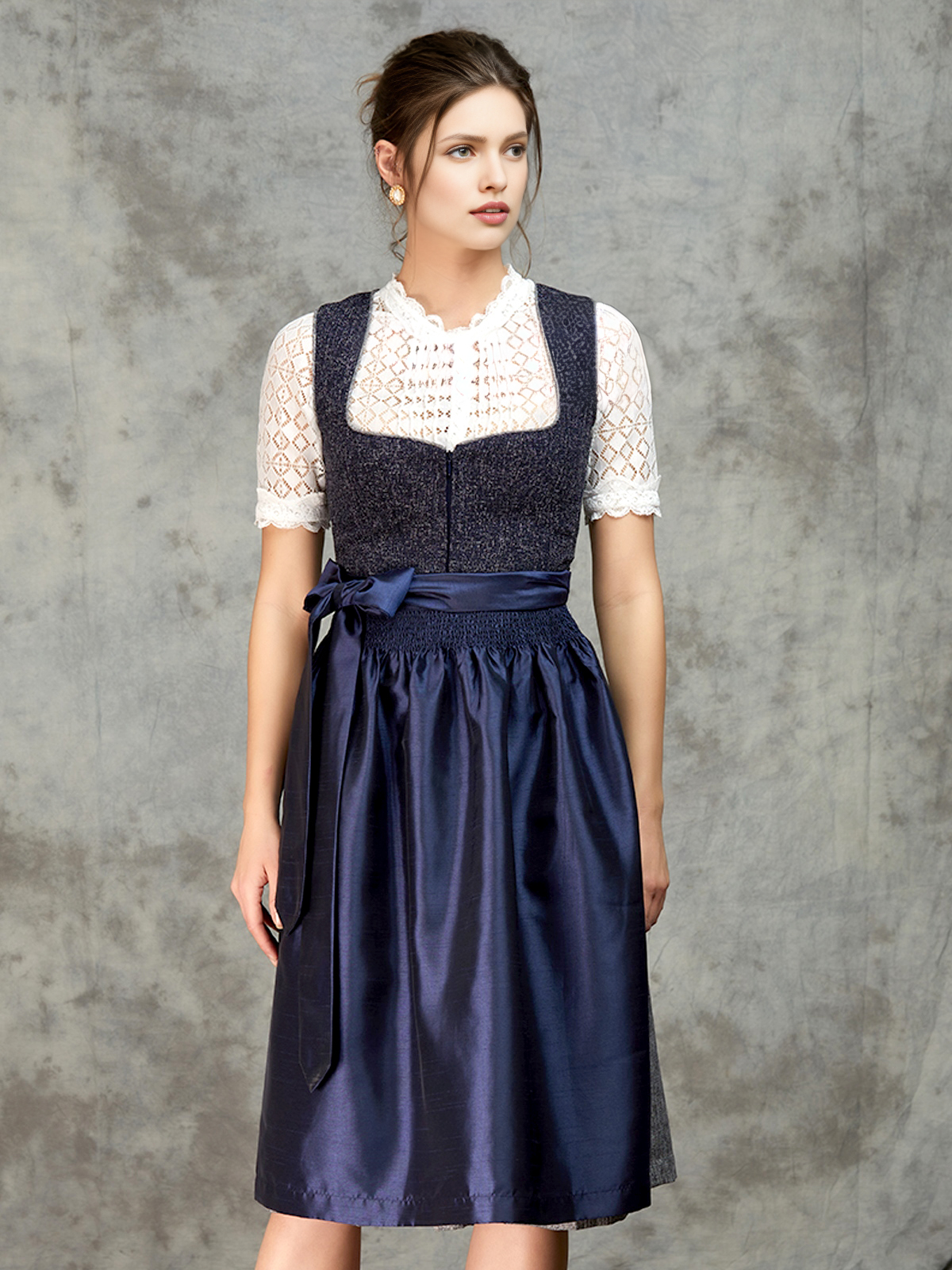 Dirndl in Blau und Braun – eine perfekte Kombination aus Tradition und Moderne