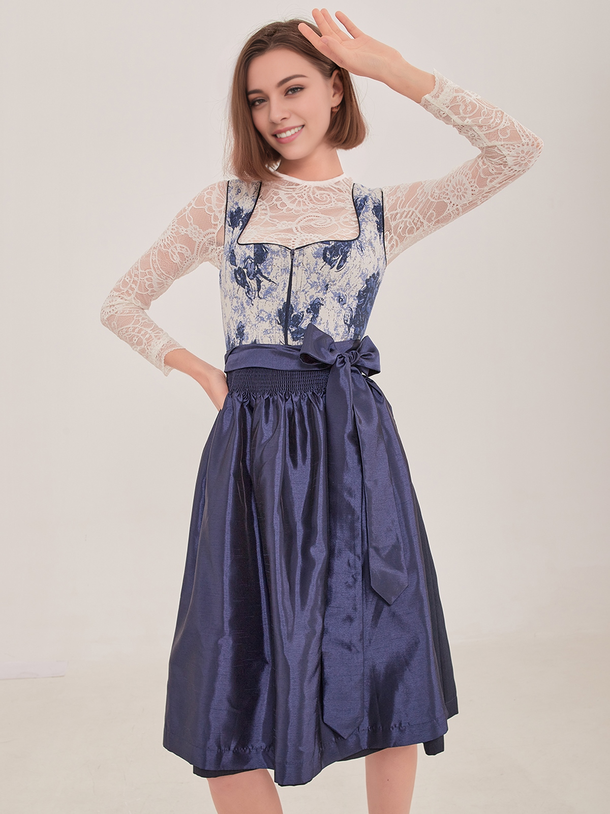 Modernes Dirndl in Blau