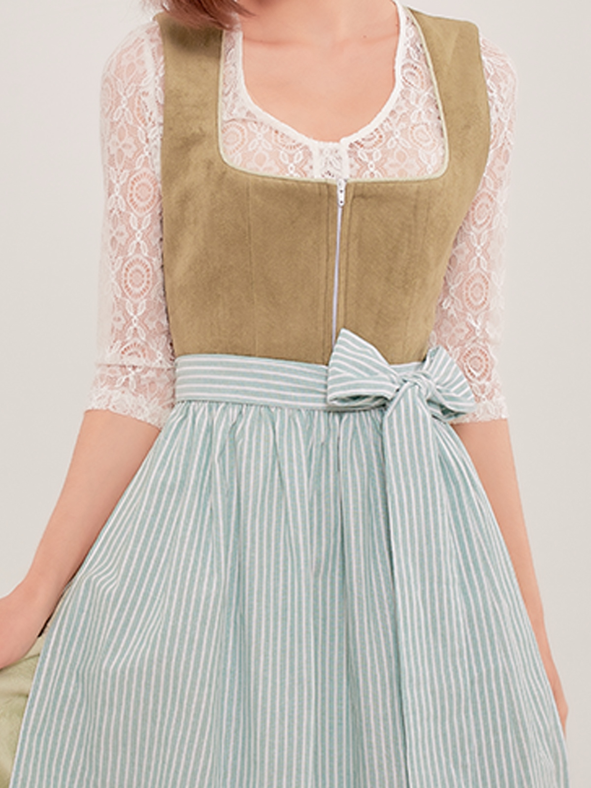 Dirndl mit Herz-Ausschnitt