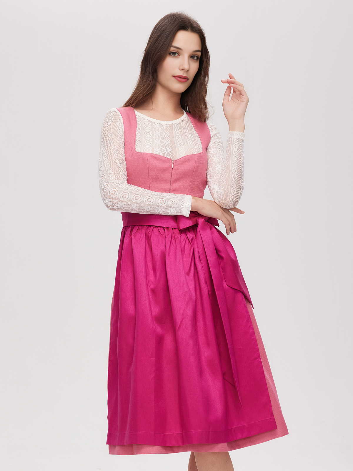 Dirndl in Pink mit floralen Details